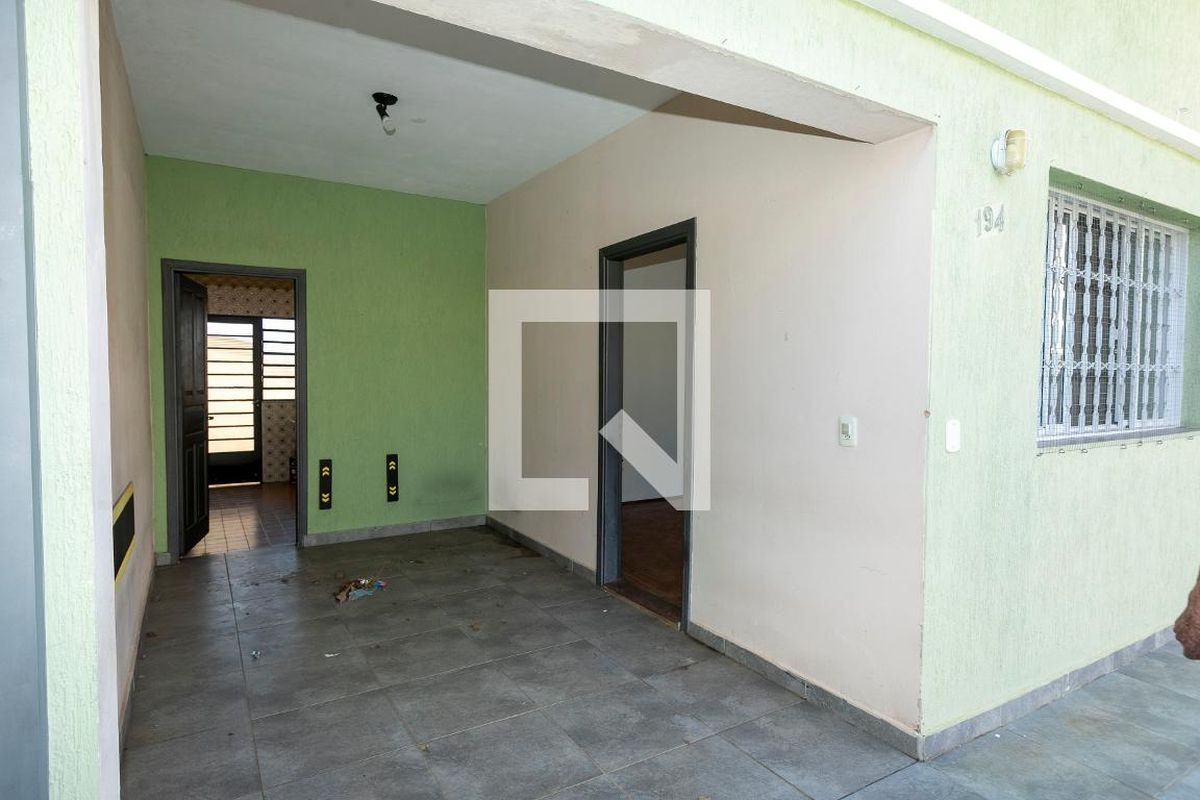 Casa à Venda - Jardim Flamboyant, 2 Quartos,  300 m2 em , Campinas - sp | SoloBR