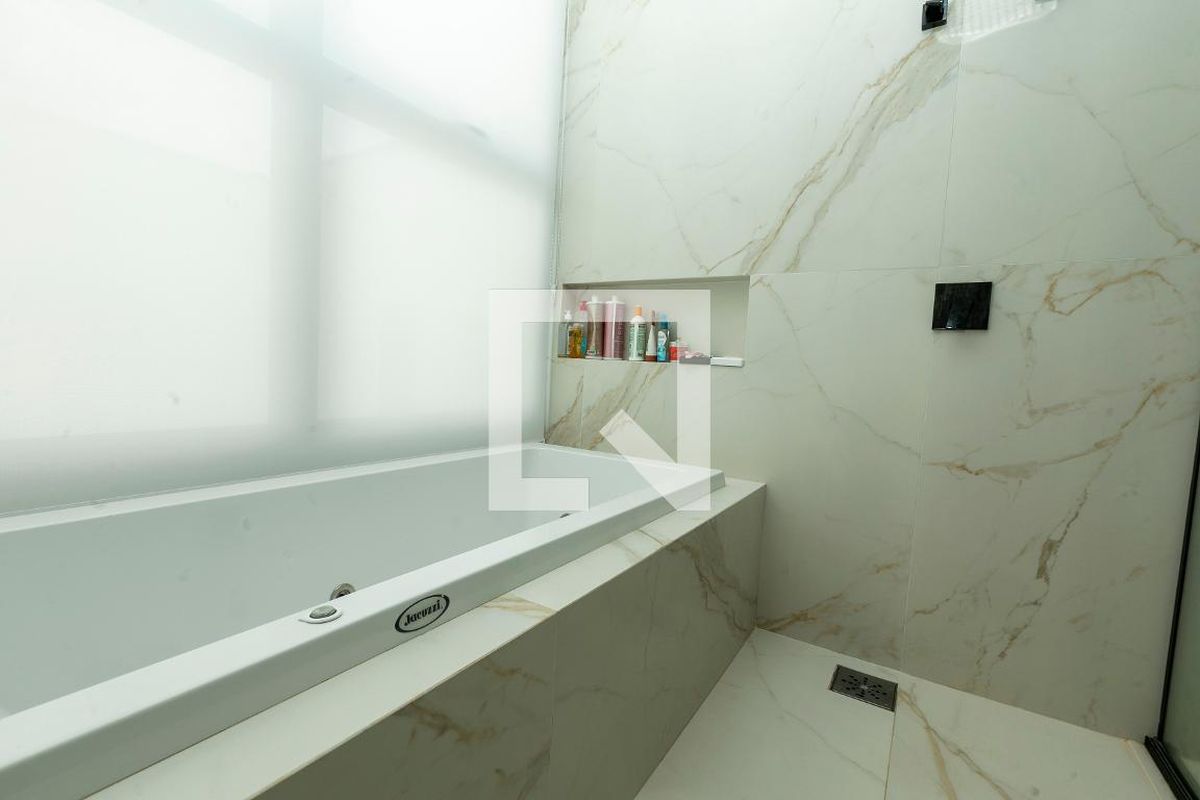 Casa à Venda - Lot. Alphaville Campinas, 4 Quartos,  421 m2 em , Campinas - sp | SoloBR