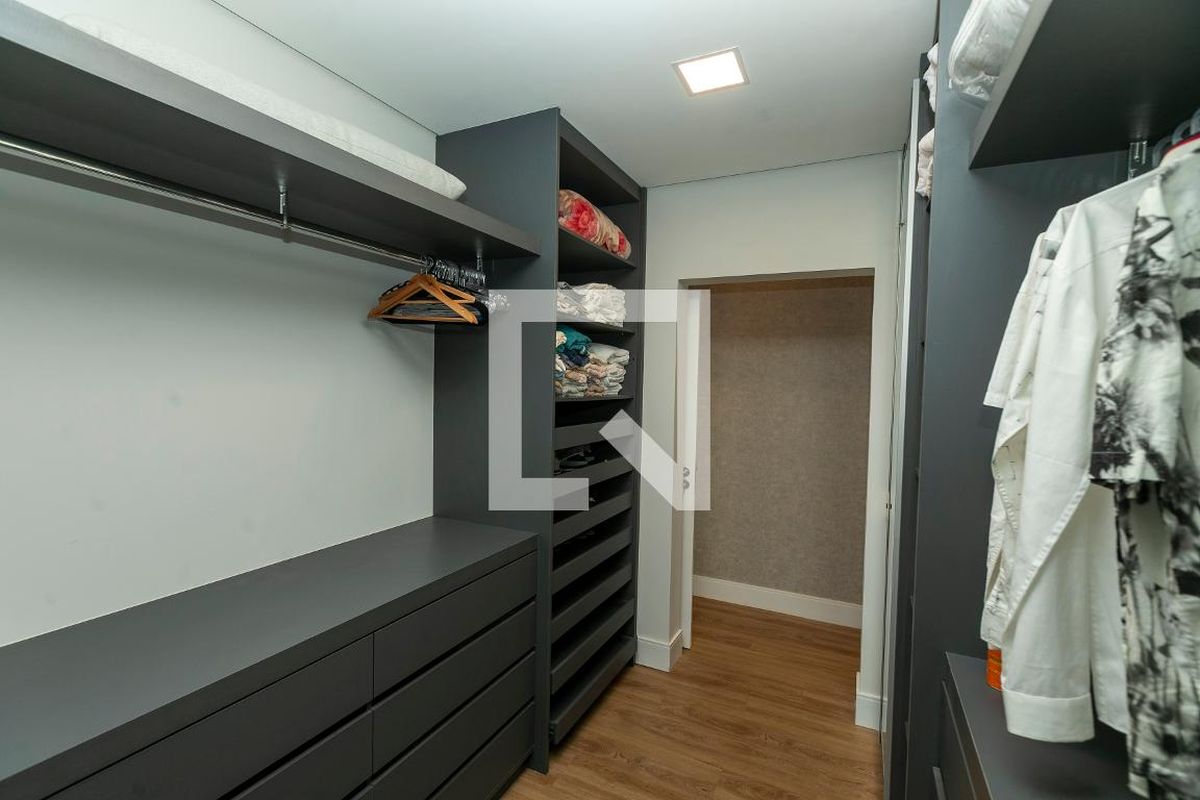 Casa à Venda - Lot. Alphaville Campinas, 4 Quartos,  421 m2 em , Campinas - sp | SoloBR