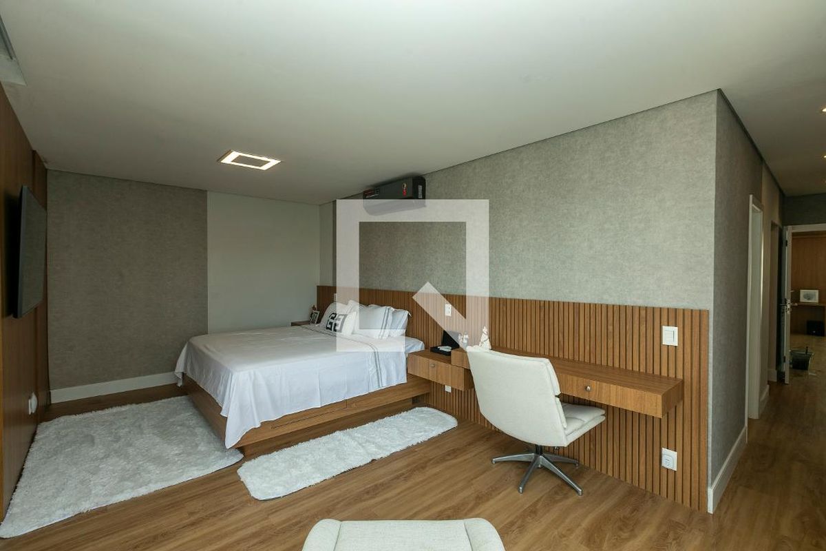 Casa à Venda - Lot. Alphaville Campinas, 4 Quartos,  421 m2 em , Campinas - sp | SoloBR