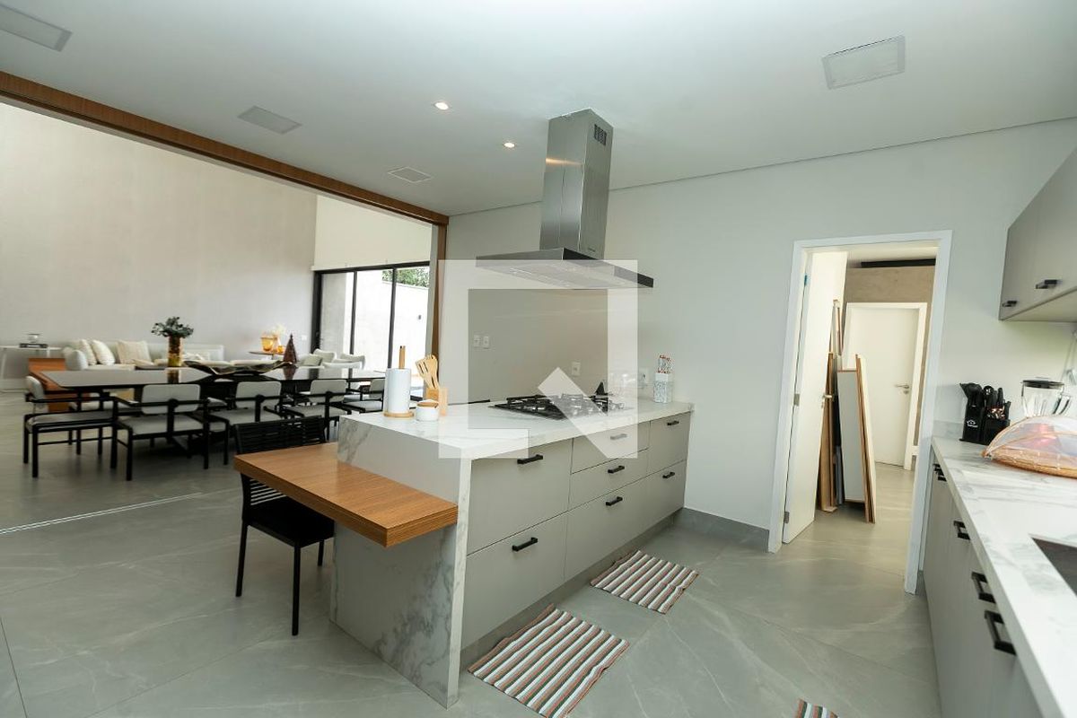 Casa à Venda - Lot. Alphaville Campinas, 4 Quartos,  421 m2 em , Campinas - sp | SoloBR