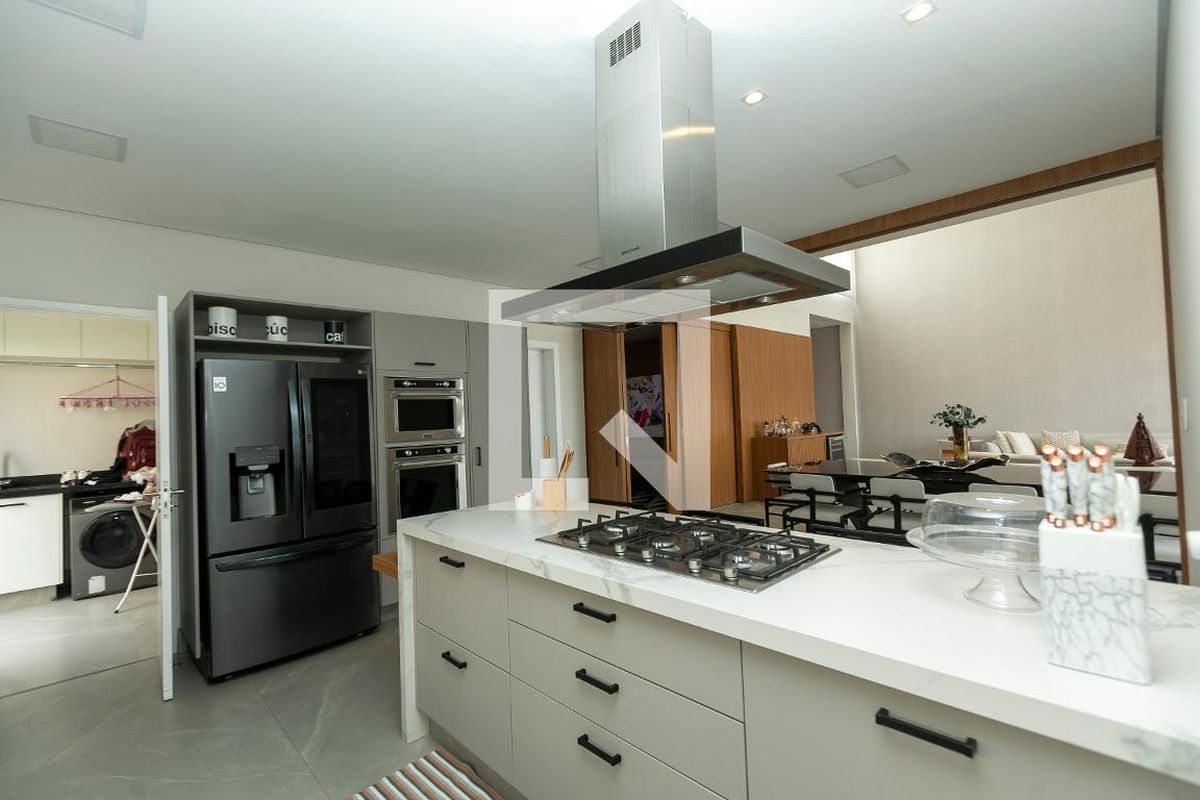 Casa à Venda - Lot. Alphaville Campinas, 4 Quartos,  421 m2 em , Campinas - sp | SoloBR