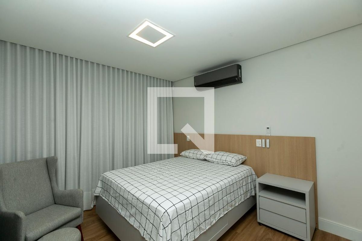 Casa à Venda - Lot. Alphaville Campinas, 4 Quartos,  421 m2 em , Campinas - sp | SoloBR