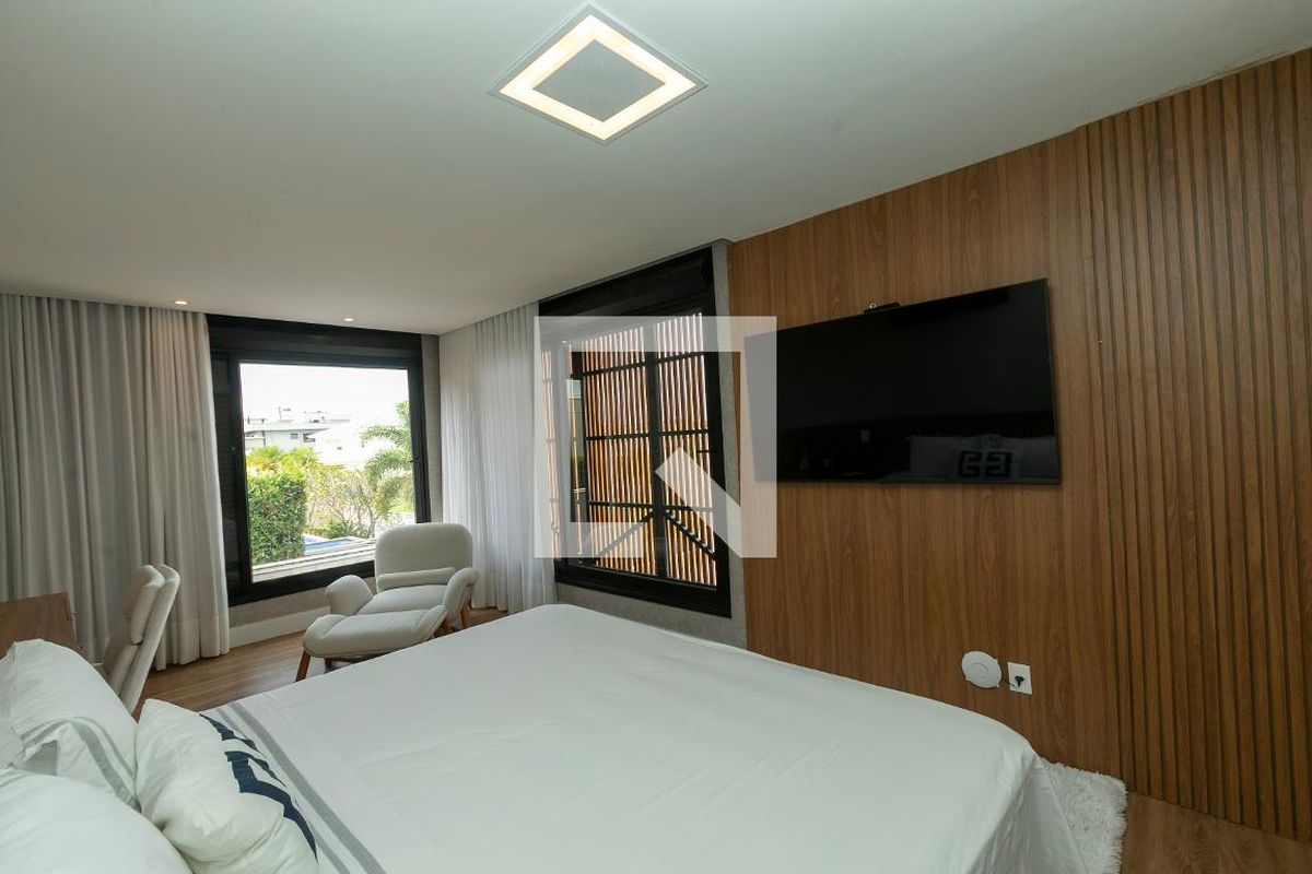 Casa à Venda - Lot. Alphaville Campinas, 4 Quartos,  421 m2 em , Campinas - sp | SoloBR