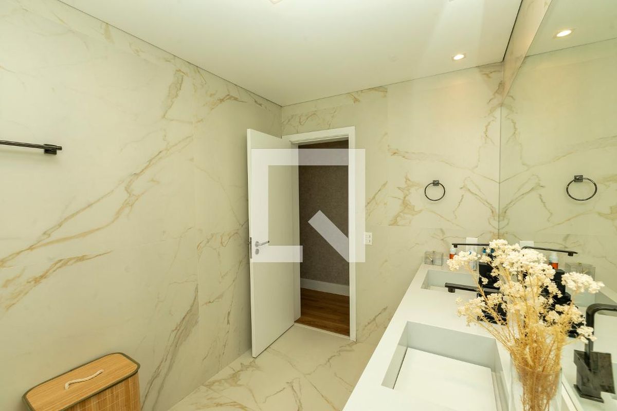 Casa à Venda - Lot. Alphaville Campinas, 4 Quartos,  421 m2 em , Campinas - sp | SoloBR