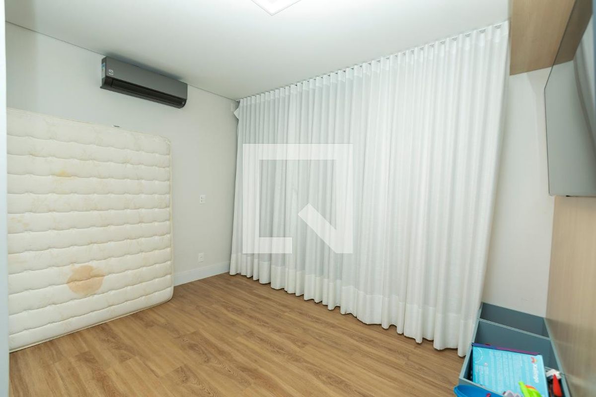 Casa à Venda - Lot. Alphaville Campinas, 4 Quartos,  421 m2 em , Campinas - sp | SoloBR