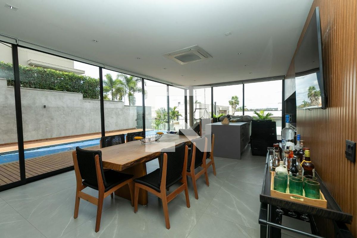 Casa à Venda - Lot. Alphaville Campinas, 4 Quartos,  421 m2 em , Campinas - sp | SoloBR
