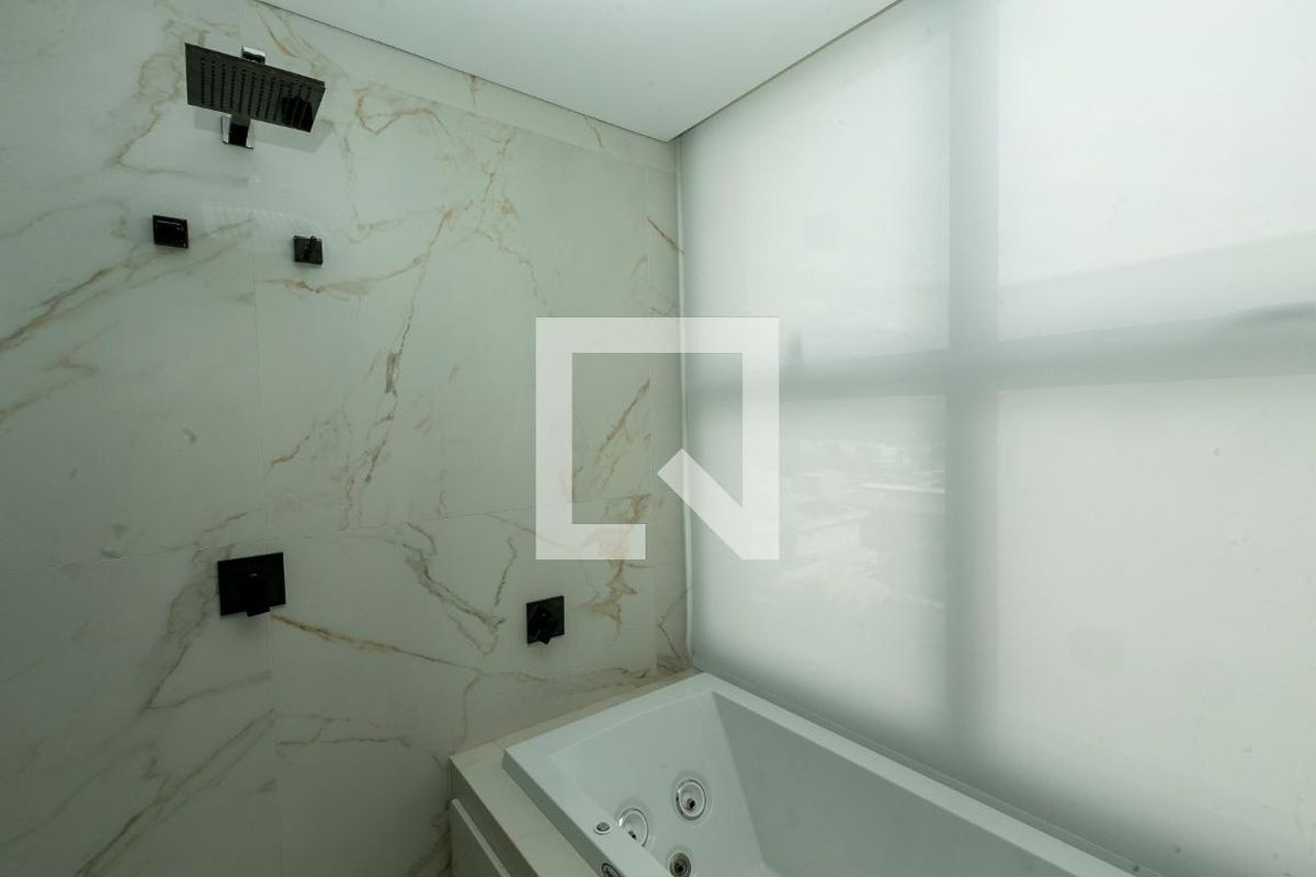 Casa à Venda - Lot. Alphaville Campinas, 4 Quartos,  421 m2 em , Campinas - sp | SoloBR
