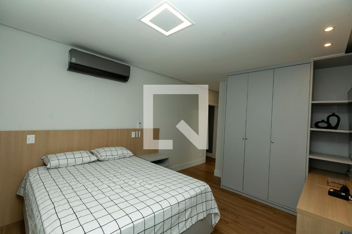 Casa à Venda - Lot. Alphaville Campinas, 4 Quartos,  421 m2 em , Campinas - sp | SoloBR