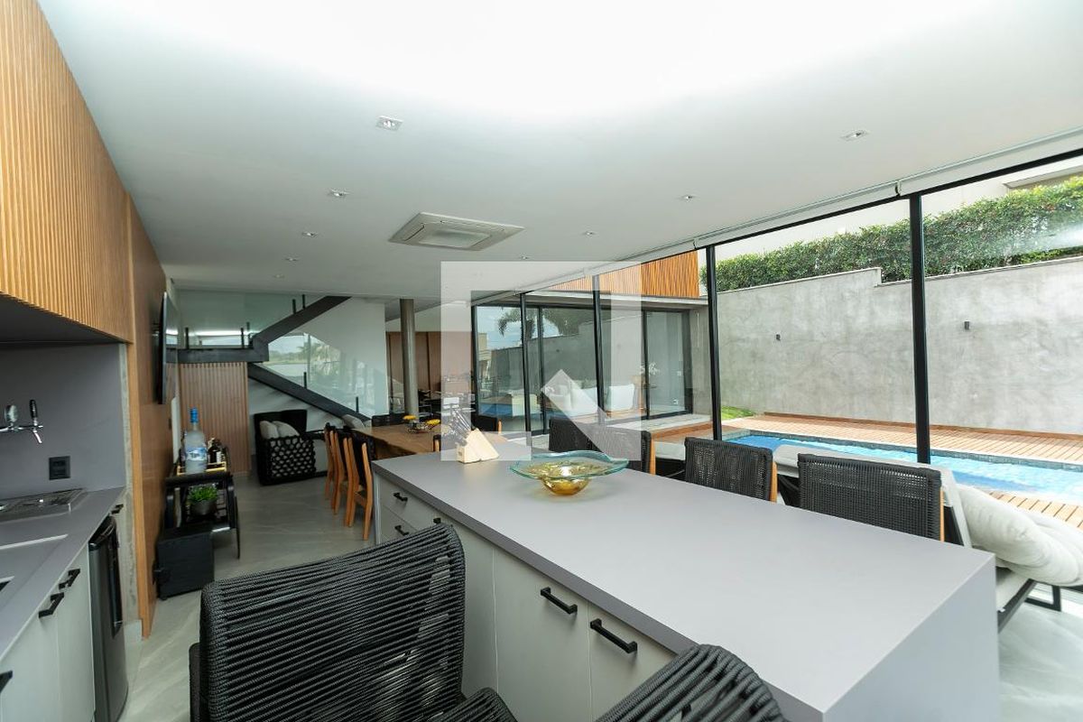 Casa à Venda - Lot. Alphaville Campinas, 4 Quartos,  421 m2 em , Campinas - sp | SoloBR