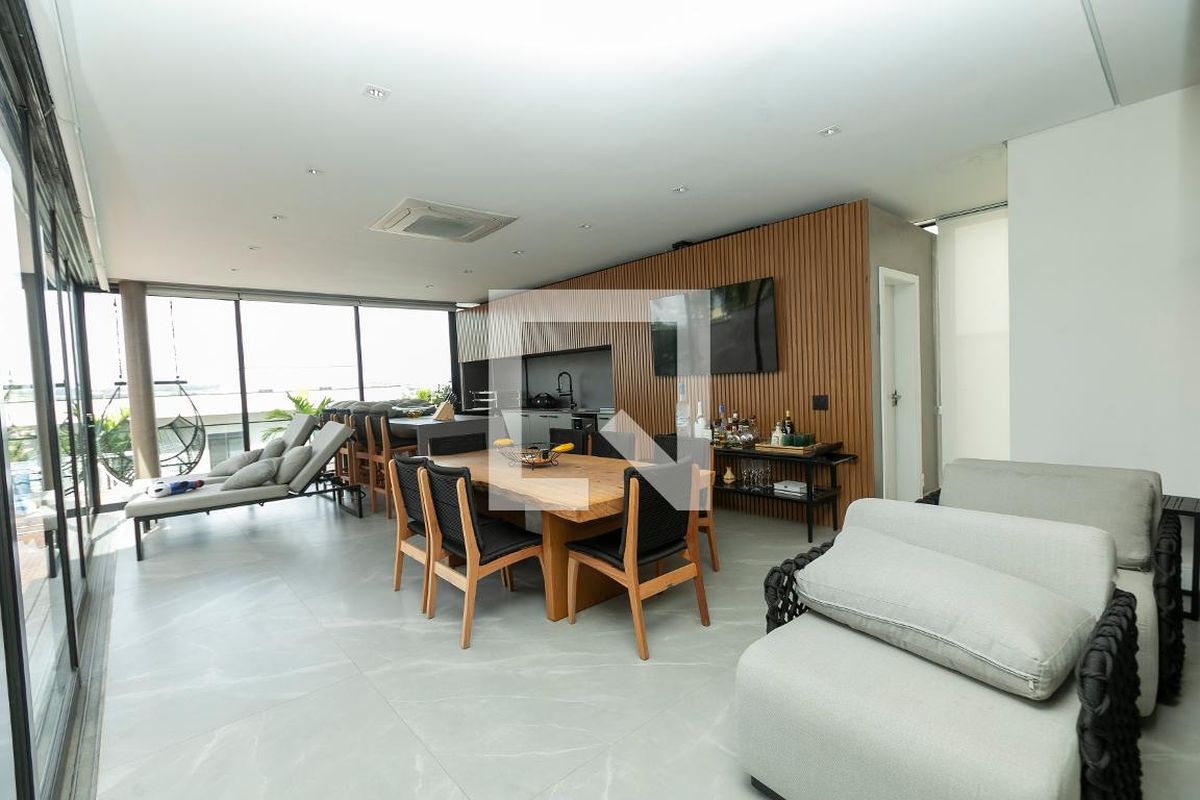 Casa à Venda - Lot. Alphaville Campinas, 4 Quartos,  421 m2 em , Campinas - sp | SoloBR