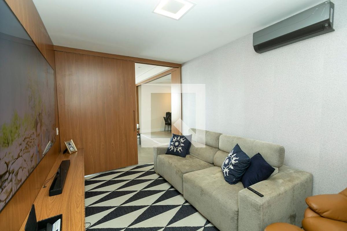Casa à Venda - Lot. Alphaville Campinas, 4 Quartos,  421 m2 em , Campinas - sp | SoloBR