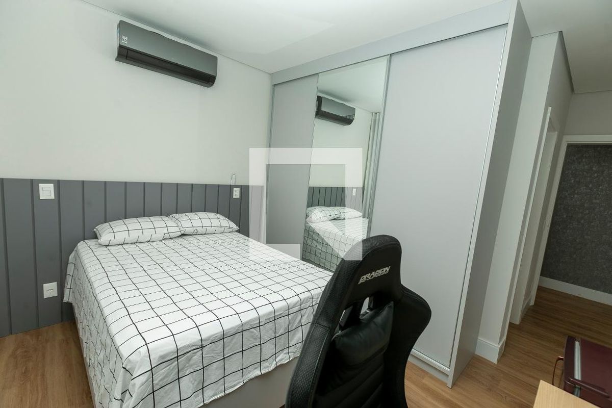 Casa à Venda - Lot. Alphaville Campinas, 4 Quartos,  421 m2 em , Campinas - sp | SoloBR