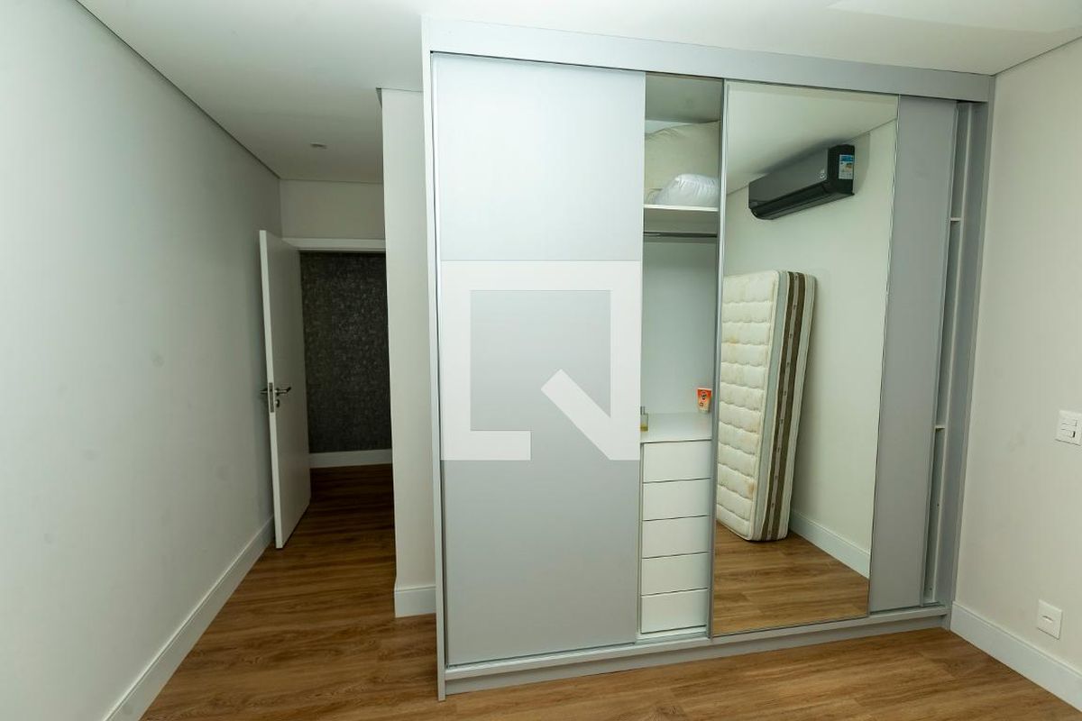 Casa à Venda - Lot. Alphaville Campinas, 4 Quartos,  421 m2 em , Campinas - sp | SoloBR