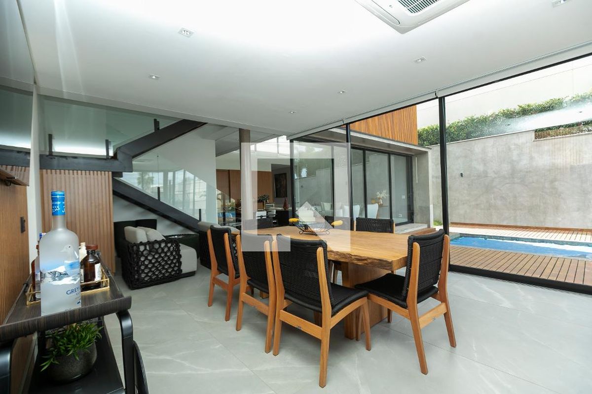 Casa à Venda - Lot. Alphaville Campinas, 4 Quartos,  421 m2 em , Campinas - sp | SoloBR