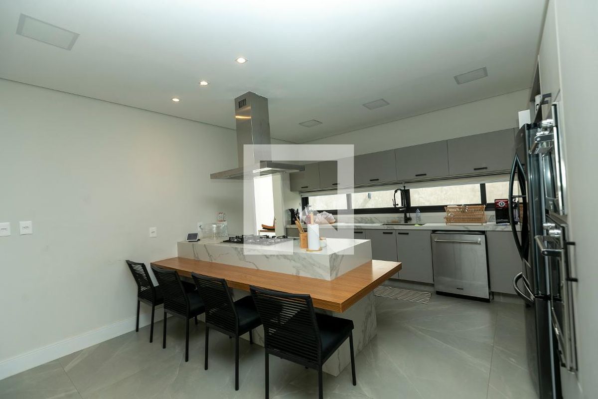 Casa à Venda - Lot. Alphaville Campinas, 4 Quartos,  421 m2 em , Campinas - sp | SoloBR