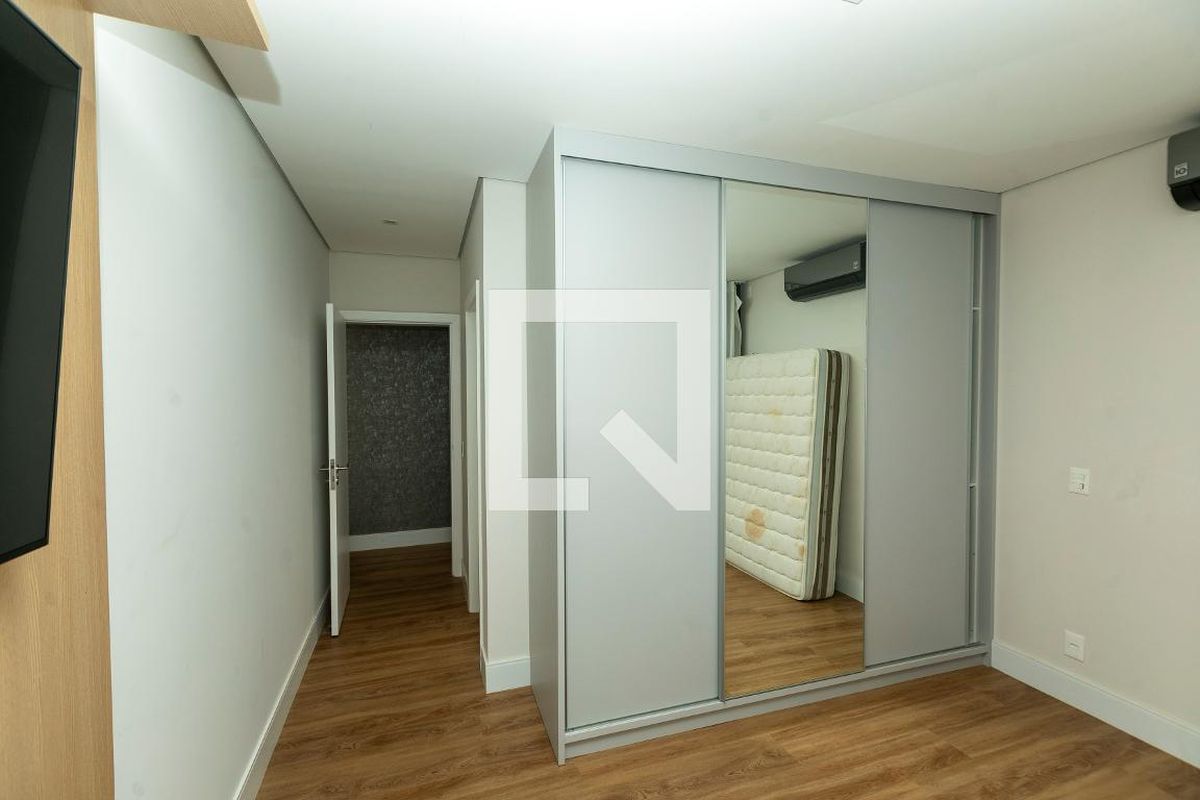 Casa à Venda - Lot. Alphaville Campinas, 4 Quartos,  421 m2 em , Campinas - sp | SoloBR