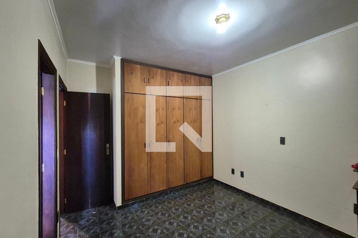 Casa à Venda - Parque Prado, 5 Quartos,  280 m2 em , Campinas - sp | SoloBR