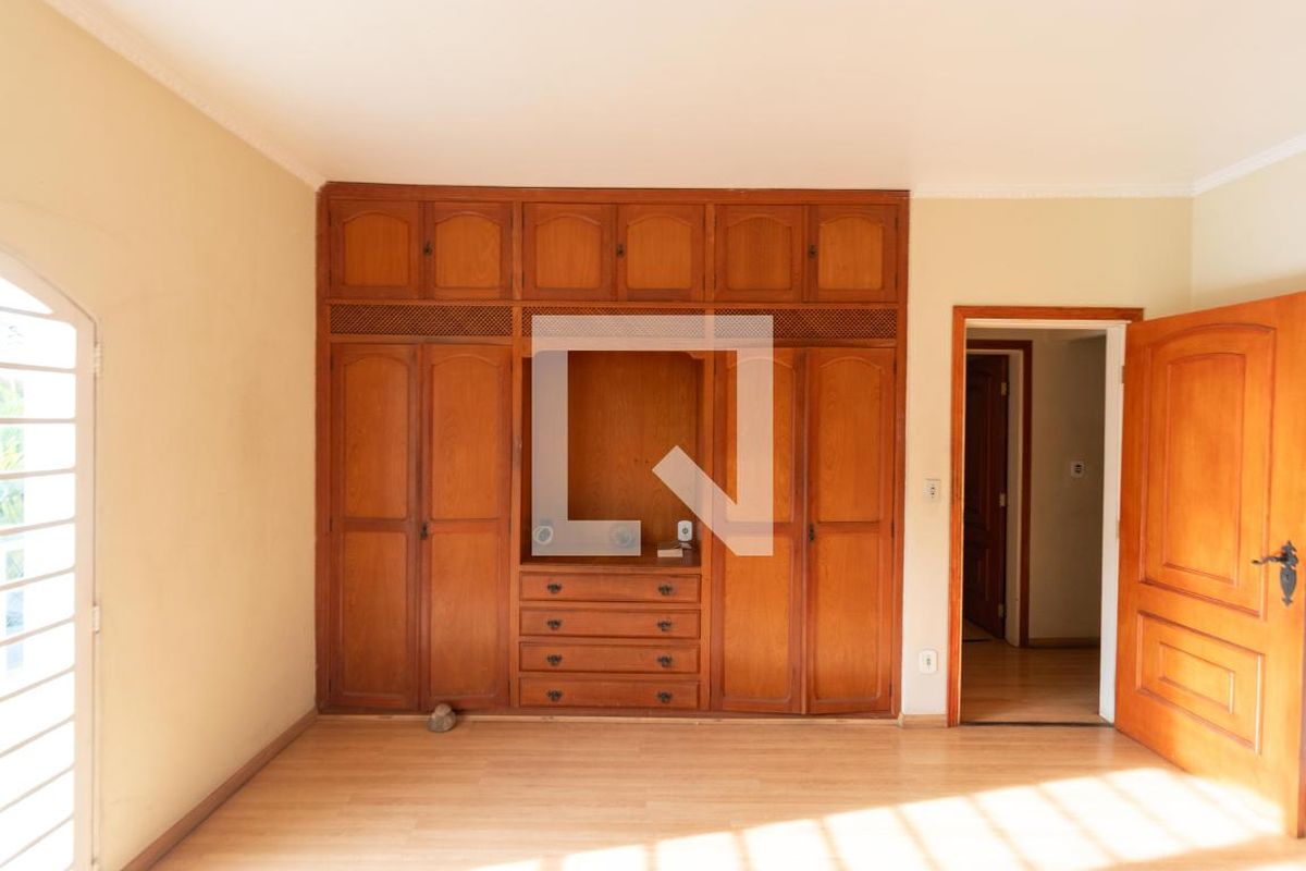 Casa à Venda - Nova Campinas, 4 Quartos,  178 m2 em , Campinas - sp | SoloBR