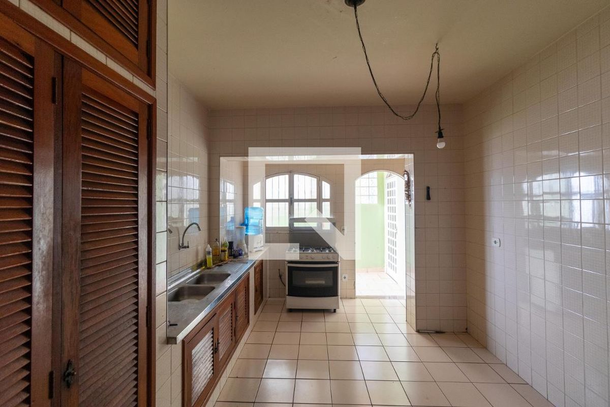 Casa à Venda - Nova Campinas, 4 Quartos,  178 m2 em , Campinas - sp | SoloBR