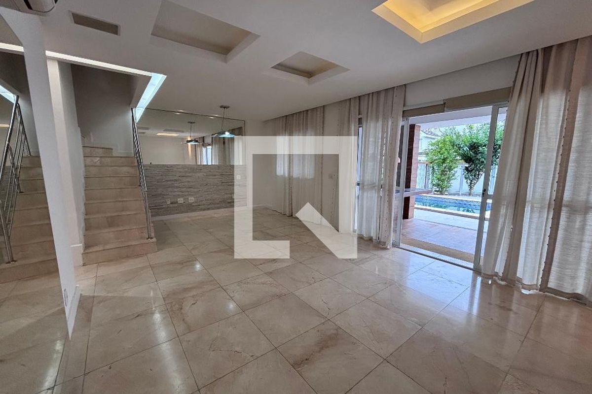 Casa, 4 quartos, 240 m² - Foto 1