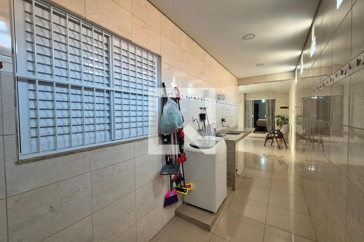 Casa à Venda - Jardim do Lago, 4 Quartos,  400 m2 em , Campinas - sp | SoloBR