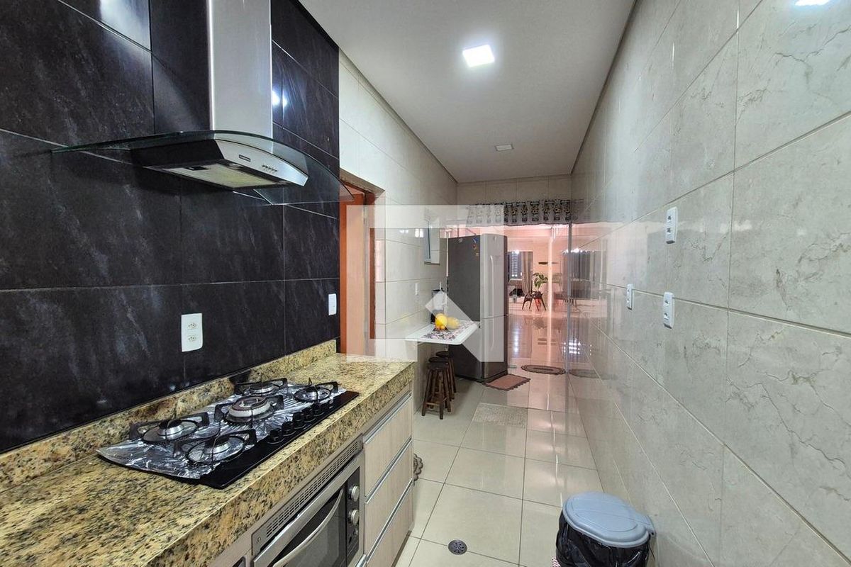 Casa à Venda - Jardim do Lago, 4 Quartos,  400 m2 em , Campinas - sp | SoloBR