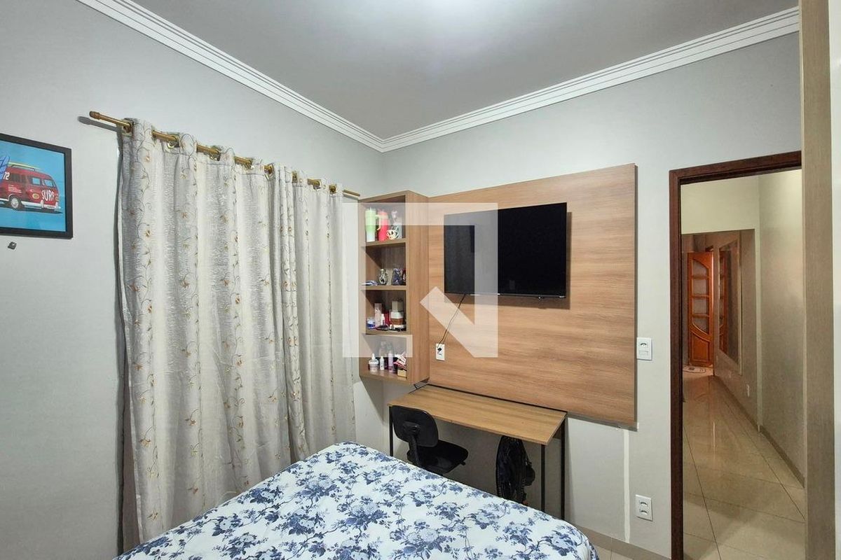 Casa à Venda - Jardim do Lago, 4 Quartos,  400 m2 em , Campinas - sp | SoloBR