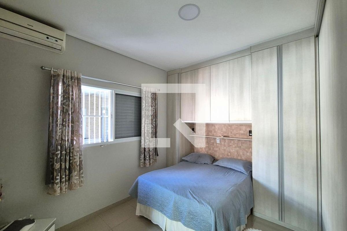 Casa à Venda - Jardim do Lago, 4 Quartos,  400 m2 em , Campinas - sp | SoloBR