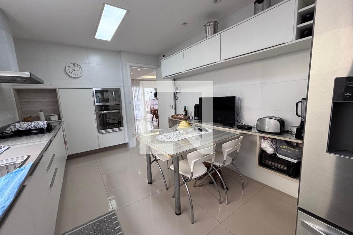 Casa, 3 quartos, 269 m² - Foto 60
