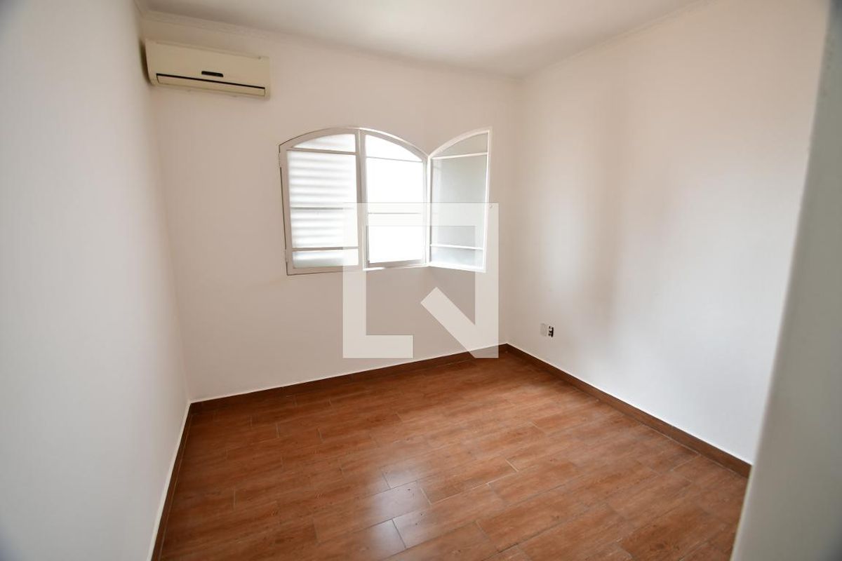Casa à Venda - Guanabara, 4 Quartos,  335 m2 em , Campinas - sp | SoloBR