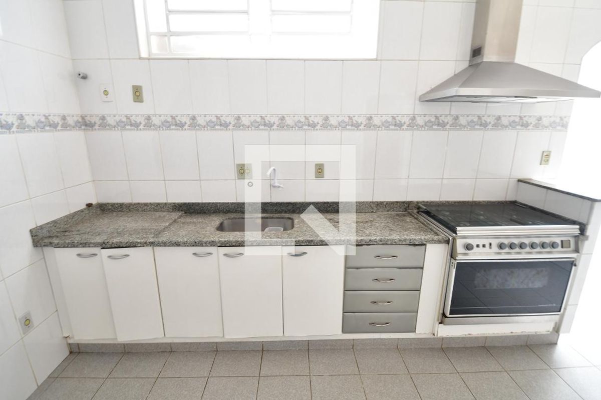Casa à Venda - Guanabara, 4 Quartos,  335 m2 em , Campinas - sp | SoloBR