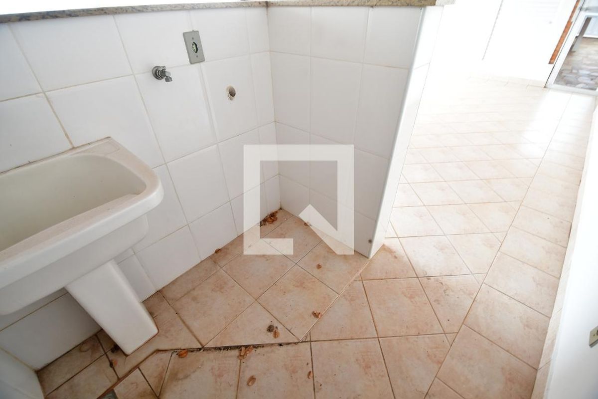 Casa à Venda - Guanabara, 4 Quartos,  335 m2 em , Campinas - sp | SoloBR