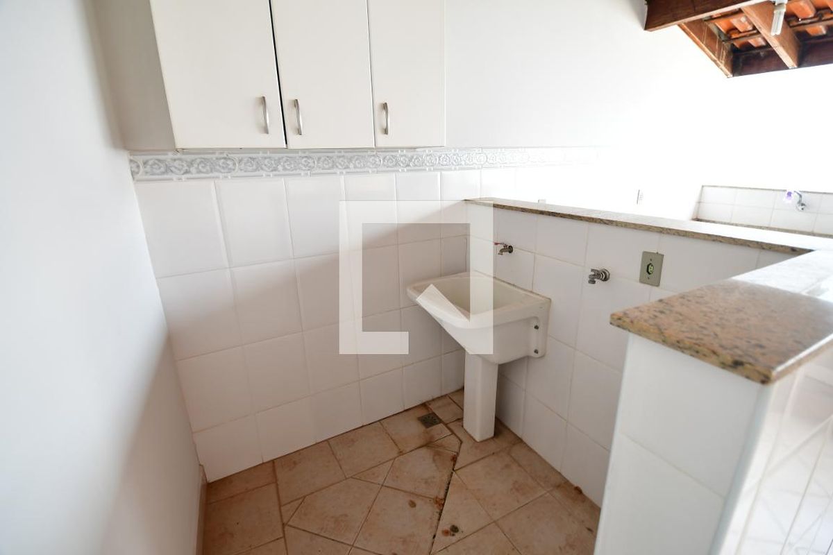 Casa à Venda - Guanabara, 4 Quartos,  335 m2 em , Campinas - sp | SoloBR