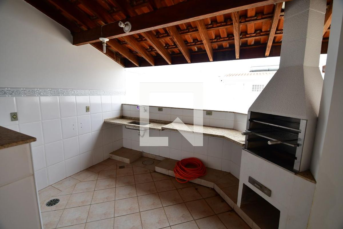 Casa à Venda - Guanabara, 4 Quartos,  335 m2 em , Campinas - sp | SoloBR