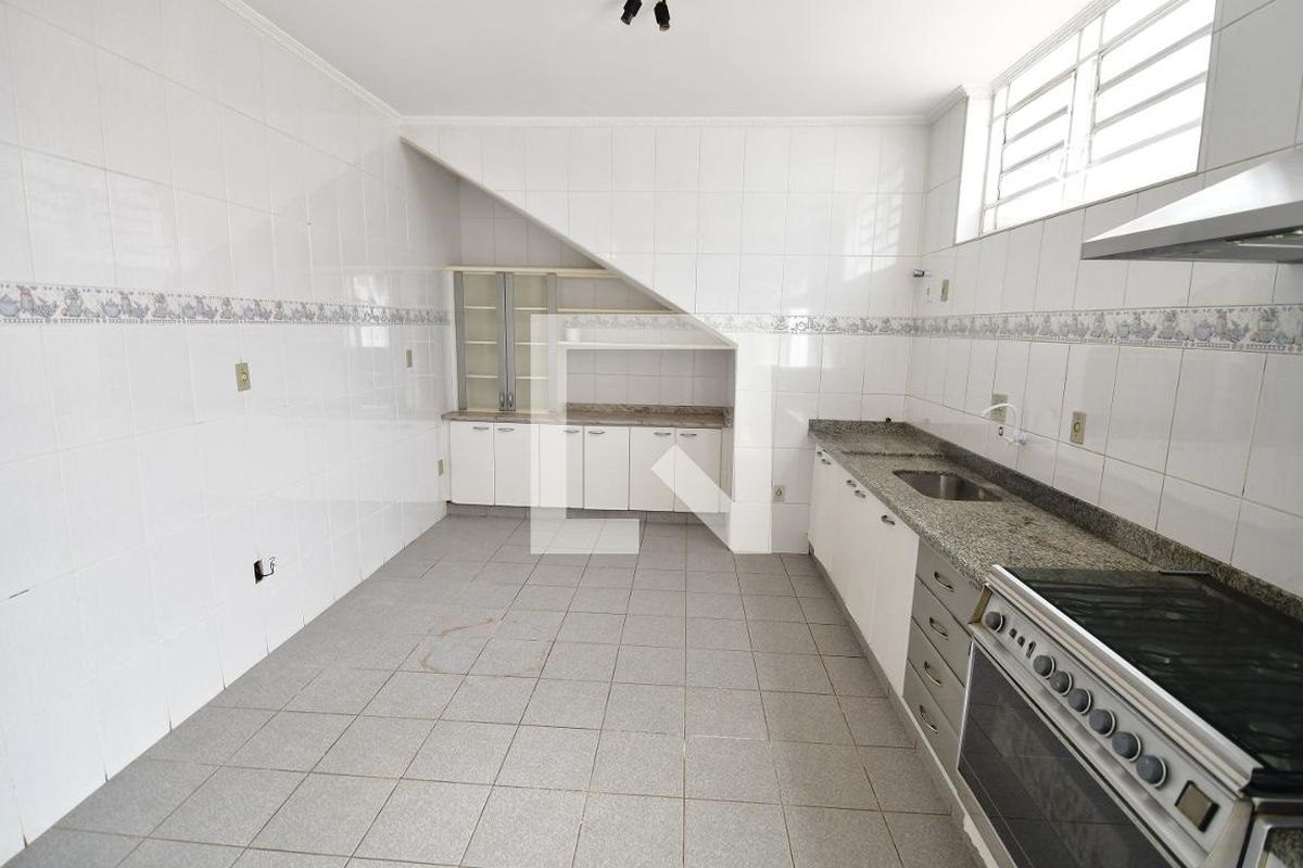 Casa à Venda - Guanabara, 4 Quartos,  335 m2 em , Campinas - sp | SoloBR