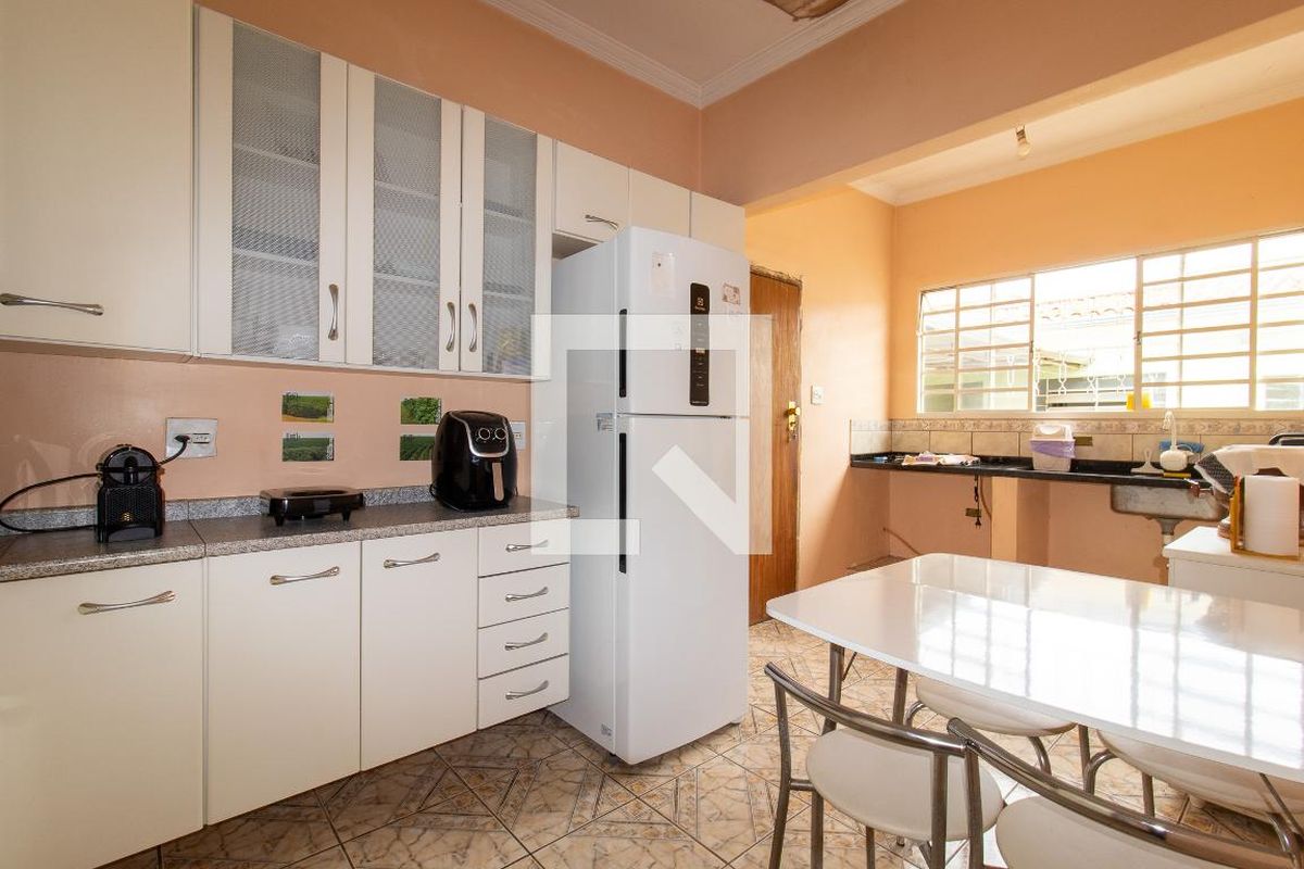 Casa à Venda - Jardim Chapadão, 3 Quartos,  249 m2 em , Campinas - sp | SoloBR