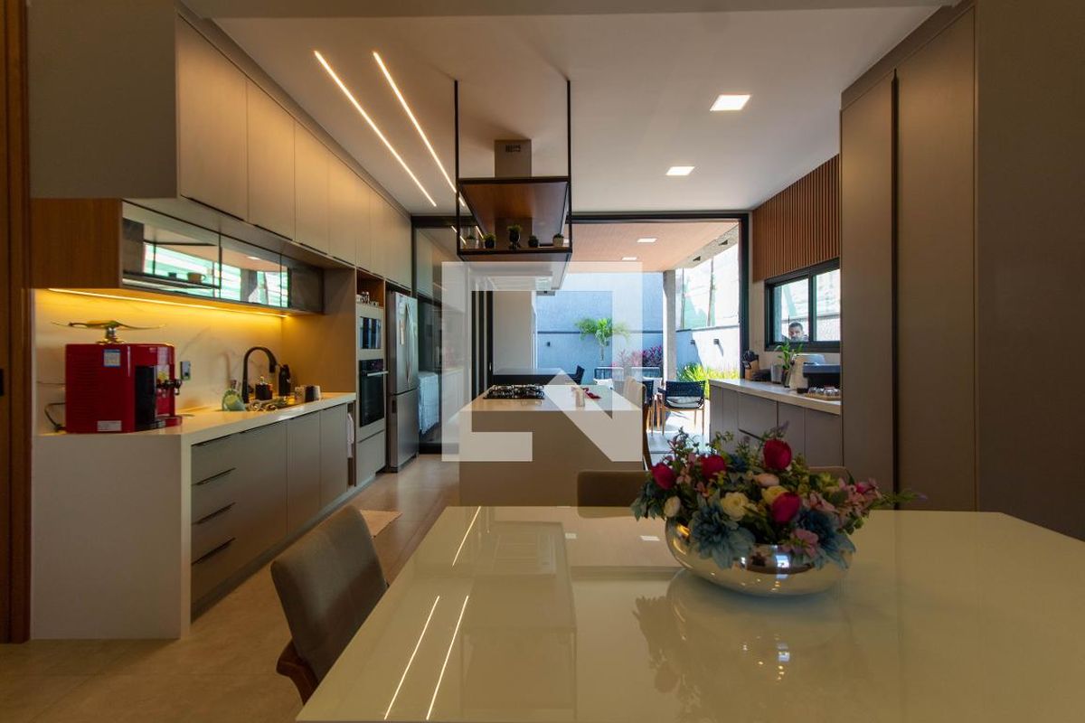 Casa à Venda - Lot. Alphaville Campinas, 3 Quartos,  214 m2 em , Campinas - sp | SoloBR