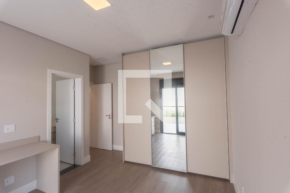 Casa à Venda - Swiss Park, 3 Quartos,  248 m2 em , Campinas - sp | SoloBR