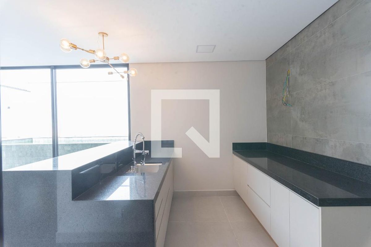 Casa à Venda - Swiss Park, 3 Quartos,  248 m2 em , Campinas - sp | SoloBR