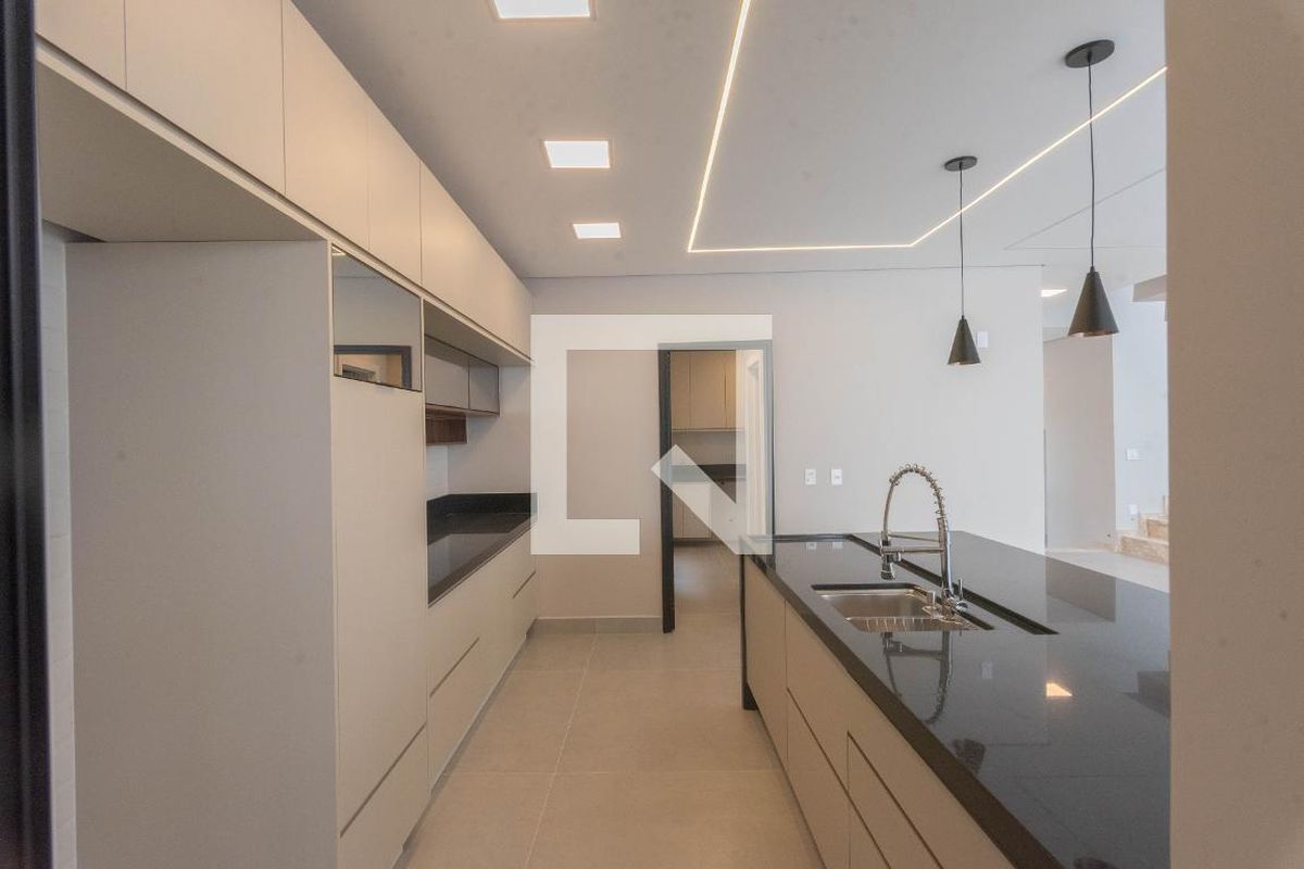 Casa à Venda - Swiss Park, 3 Quartos,  248 m2 em , Campinas - sp | SoloBR