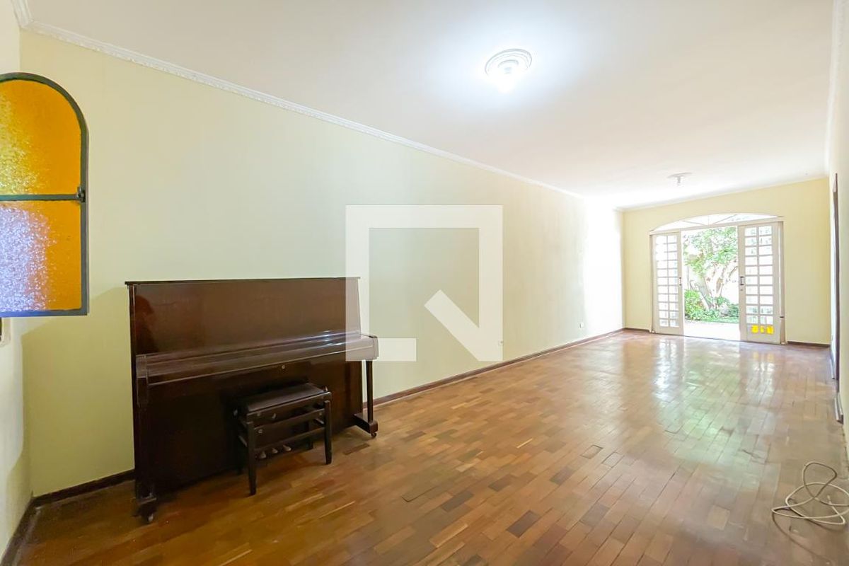 Casa, 3 quartos, 180 m² - Foto 1