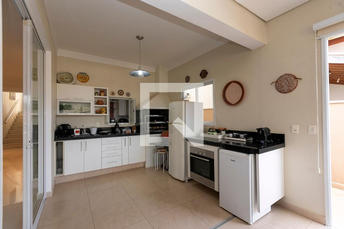 Casa à Venda - Fazenda Santa Cândida, 4 Quartos,  200 m2 em , Campinas - sp | SoloBR