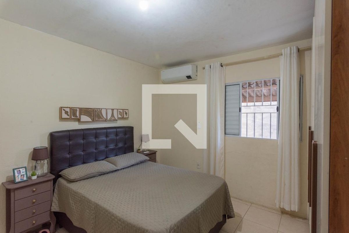 Casa à Venda - Jardim do Lago, 4 Quartos,  182 m2 em , Campinas - sp | SoloBR