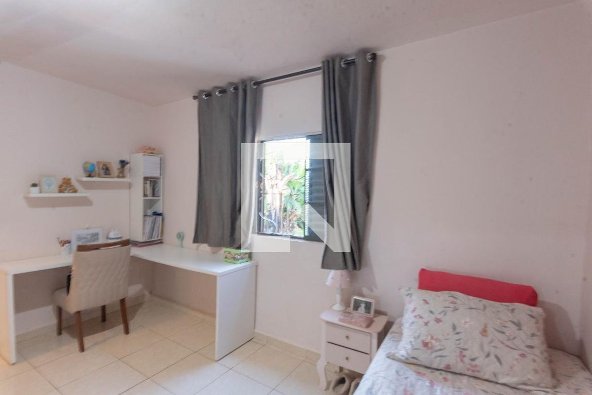 Casa à Venda - Jardim do Lago, 4 Quartos,  182 m2 em , Campinas - sp | SoloBR