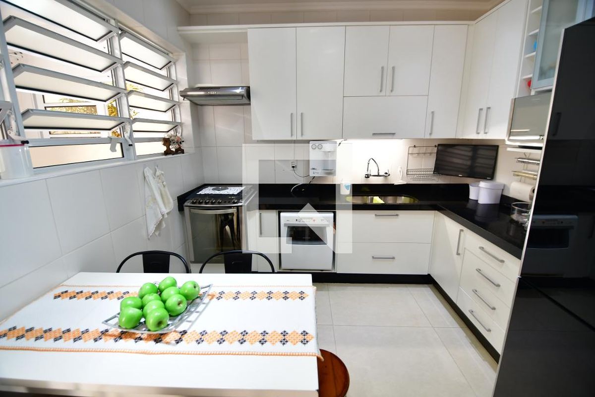 Casa à Venda - Jardim Chapadão, 4 Quartos,  310 m2 em , Campinas - sp | SoloBR