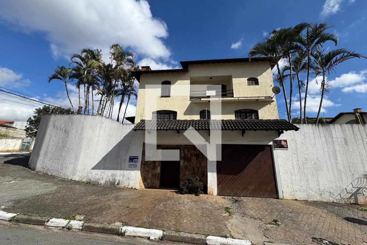Casa, 6 quartos, 200 m² - Foto 1
