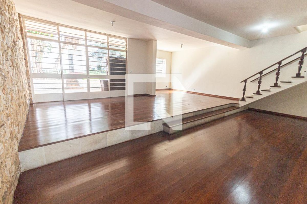 Casa, 3 quartos, 230 m² - Foto 1
