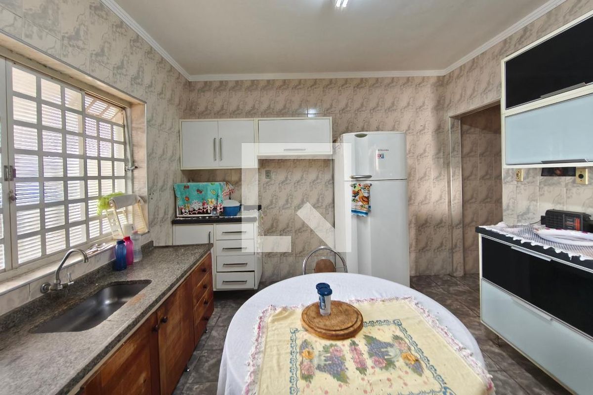 Casa à Venda - Jardim do Lago, 2 Quartos,  195 m2 em , Campinas - sp | SoloBR