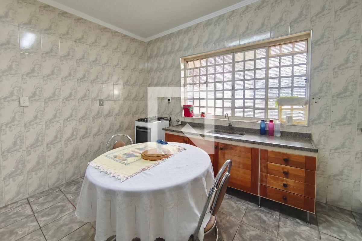 Casa à Venda - Jardim do Lago, 2 Quartos,  195 m2 em , Campinas - sp | SoloBR